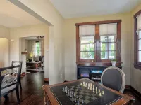 Charming Carnegie Cottage 15 Minutes from Airport & Downtown 카네기 호텔