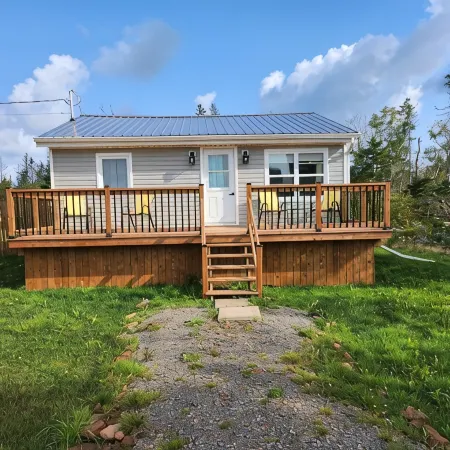 Cozy Two Bedroom North Shore Cottage