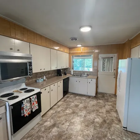 Cozy Home Across From Holt Arena and ISU Campus!
