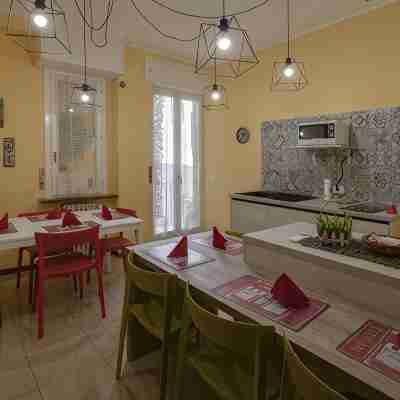 Pied à Terre Atelier. A Spacious Apartment in the Historic Center of Verona. Dining/Meeting Rooms