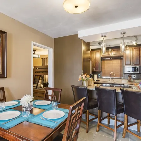 Across from Beach Walk to Shops and Restaurant Beautiful 3Bd 3BTH Condo Kihei