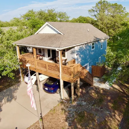 Poseidon's Getaway - Beach House: OUTDOOR HOT TUB, 2 King Beds, and 1 Queen Bed