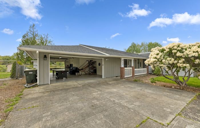 Lakefront Gateaway at Chambers Lake - 3 bd 2 ba w/ AC