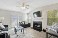 The Gray Retreat - Luxury Condo - balcony