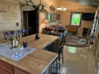 Lazy Bear Cottage with Beautiful view and Fiber Internet! Hotels in Johnson County
