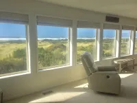 Pacific Dreams Beach House- Beach front! Gorgeous views! Meticulously sanitized! Hotels in Grayland