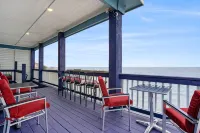 Amazing Waterfront Views of Kemah Boardwalk 3B3B