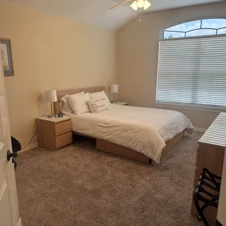 Spacious 4-bedroom house with WiFi, AC in welcoming Clovis Hotels in Clovis