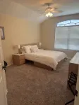 Spacious 4-bedroom house with WiFi, AC in welcoming Clovis - familiaux