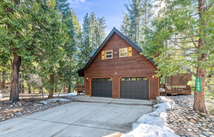 Upscale Mountain Chalet in Blue Lake Springs, Free Wifi/Cable, Gas Fireplace