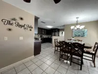 Spacious 3/3 Apt w/Hot Tub/75in TV/Mac Computer - Apartments