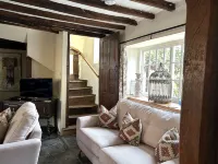 Pitchers is a Grade 11 Cotswold Stone House in the centre of Chipping Campden. - 3-Star