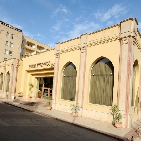 Boudl - Grand Pyramids