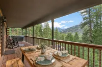 Beautiful, luxurious Evergreen cabin nestled in the mountains w/ great views!
