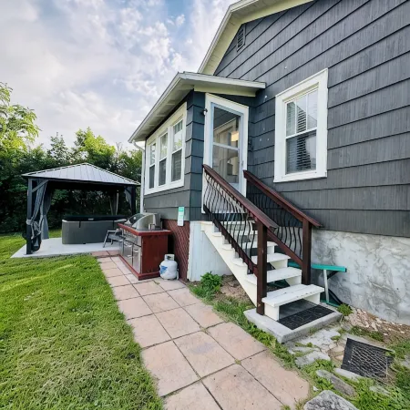 Historic Dwntwn, NRG, Convenient 3 Br Cottage