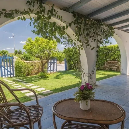 Villa Oliana: Elegant Oasis with Garden and Relaxation in Marina di Ragusa