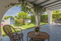Villa Oliana: Elegant Oasis with Garden and Relaxation in Marina di Ragusa