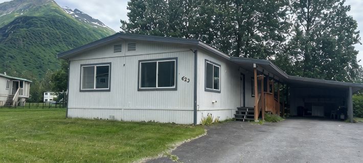 Black Gold Getaway .....Walking Distance to Town Hotels in Valdez-Cordova