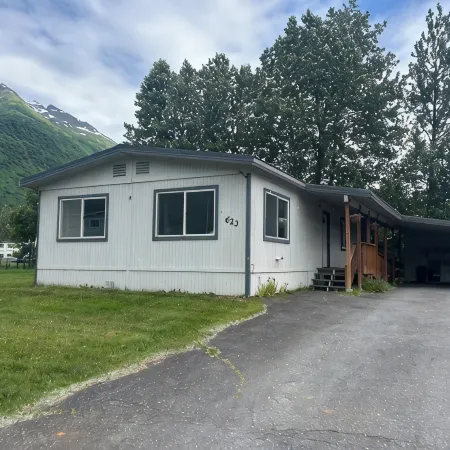 Black Gold Getaway .....Walking Distance to Town