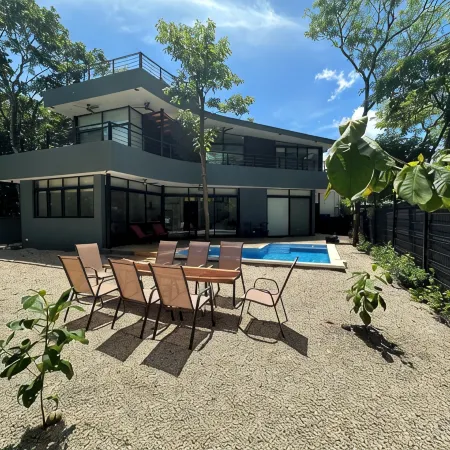 Modern Beach Home with Pool & Rooftop - 150 metros