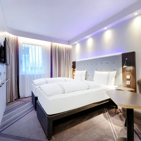 Premier Inn Berlin City Wilmserdorf Отели рядом с достопримечательностью «Бар-йедер-Фернунфт»