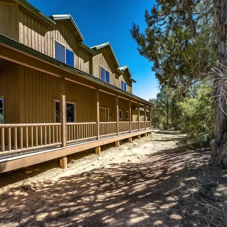 Newly Remodeled Cabin. Secluded. Hot Tub. 7 Miles to Zion National Park