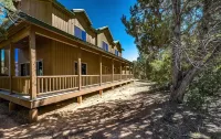 Newly Remodeled Cabin. Secluded. Hot Tub. 7 Miles to Zion National Park