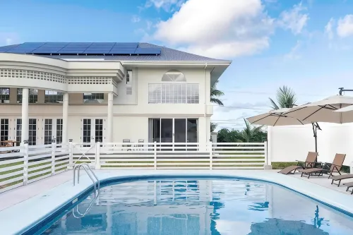 Hilo Villa with pool - 16 guests max
