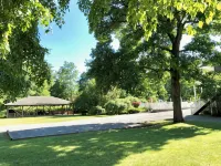 LYN Aire Motel - Lake George - Mountain view