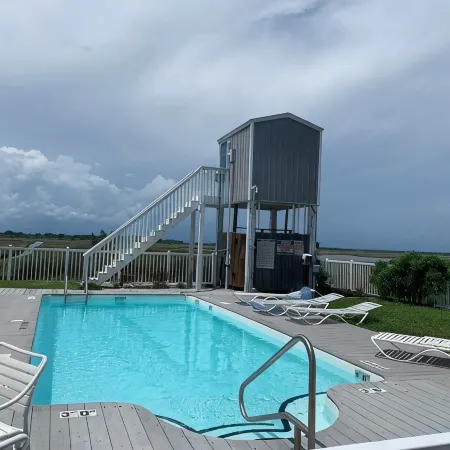 4BR/4BA - pool, elevator, deeded beach access, 2 king suites & AMAZING views!
