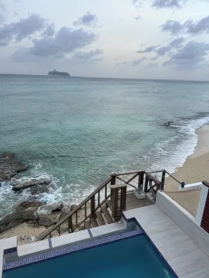 Stunning Beach Front Villa With Infinity Pool - Villas