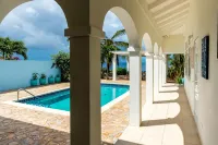 Oceanfront Villa, private pool, gazebo, great diving and snorkeling steps away - Biệt thự