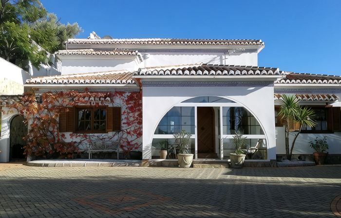 Casa Roble B&B