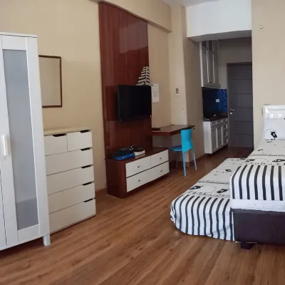Easton Park Apartment by HN Hotels near Stadion IPDN