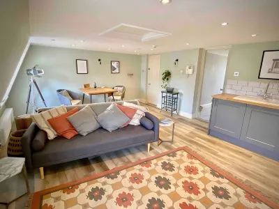 Georgian Loft Apartment - Central Bath Hotels in Bathwick