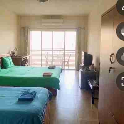 Day Waterfront Hotel Rooms