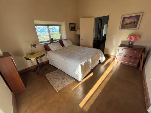 Unique top of the world straw bale cottage has ASTOUNDING views. - Country Houses
