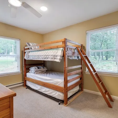Fabulous 4-bedroom house with AC in Lackawaxen