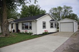 Raider Roost-Putting Green/Fire Pit/ Game Room Close to NWC & Downtown!