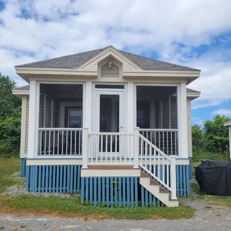 Family Resort Cottage Near Sandbanks | Pools, Lake Access, A/C & Screened Porch