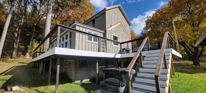 Charming 4-bedroom house in Oakland WiFi, Foosball table, game console, hot tub Hotels in Garrett County
