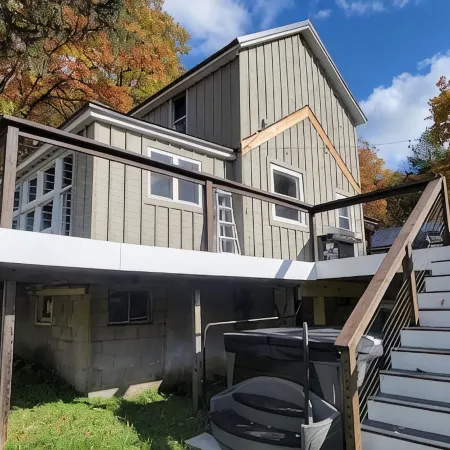 Charming 4-bedroom house in Oakland WiFi, Foosball table, game console, hot tub