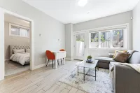 Cozy & Convenient · 2 Mins from SkyTrain · Central Location - Bungalow
