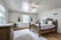 Steps from NOTRE DAME! Huge House! Arcade Game room, volleyball court & more! - 4 stjerner