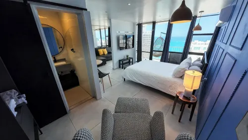 Deluxe Ocean View Studio with Free Parking & Pool