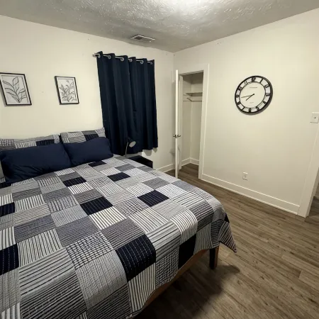 Newly renovated 2-bedroom house in lovely downtown Elizabethtown on quiet street