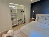 Seaside Haven Oceanfront Suite - Private Hot Tub Hotels in Sidney
