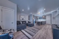-:- Howdy Hideaway -:- Modern New Construction - 4BR+