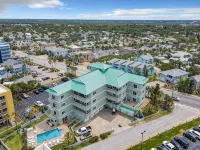 •Oceanfront Condo •3Br 3BA •Heated Pool • Easy Walk to Flagler Ave - Balcony