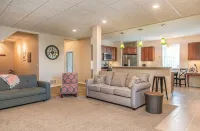 Hidden Emerald open floor plan/ Remodeled Apartment